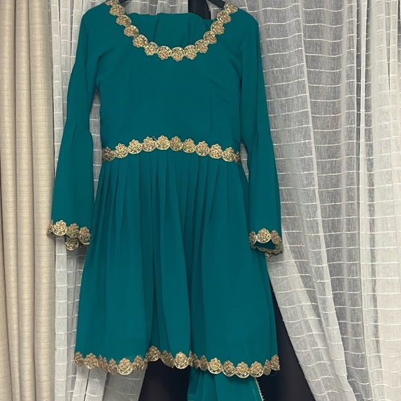 Beautiful indian outfit Dhoti style - Picture 4 of 7